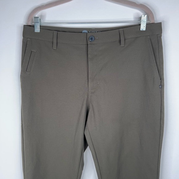 Vuori Cascade Tech Chino Pant Athletic Slim Fit Dark Oregano Green Size 34 - Picture 3 of 11